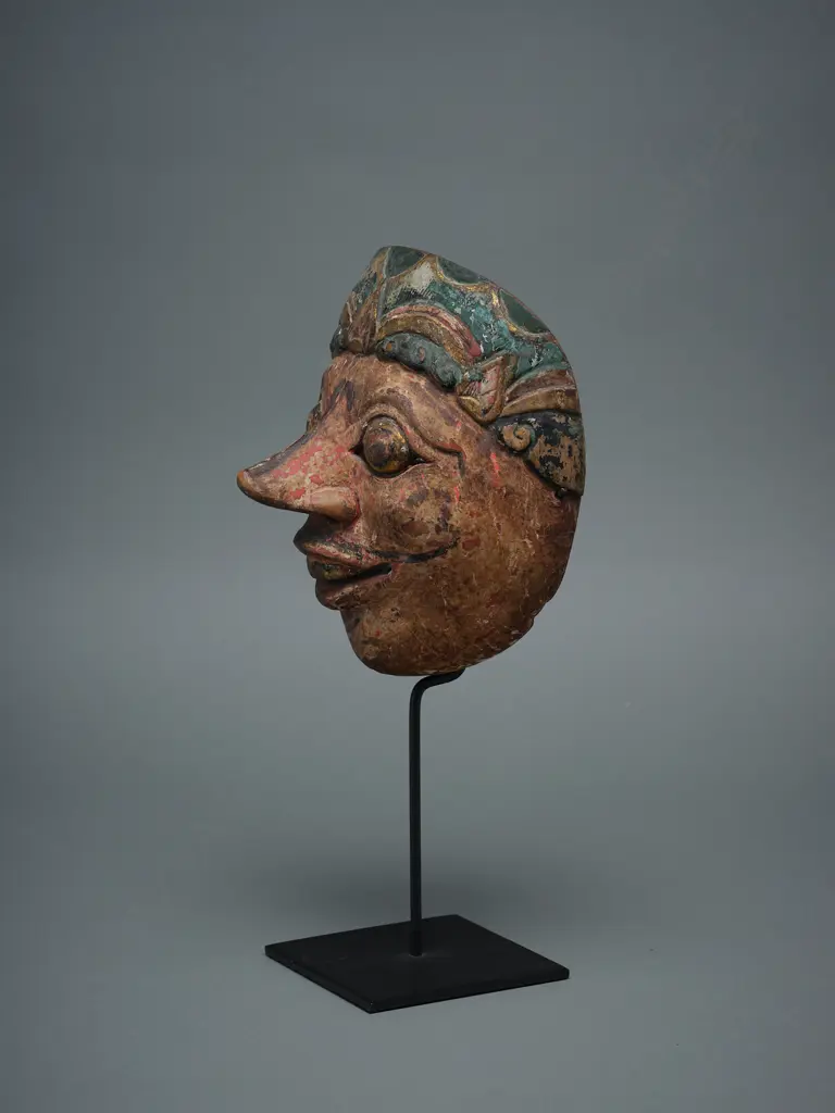 Wooden Javanese mask – Indonesia - mid 20thC, Image 1++